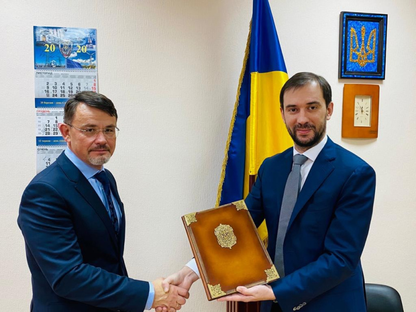 ​ Pavel Pavlyshyn (on the left) Hryhoriy Plachkov (on the right). Presentation of the RNPP-1 long-term operation license © SNRIUPavel Pavlyshyn (on the left) Hryhoriy Plachkov (on the right). Presentation of the RNPP-1 long-term operation license © SNRIU [Click and drag to move] ​