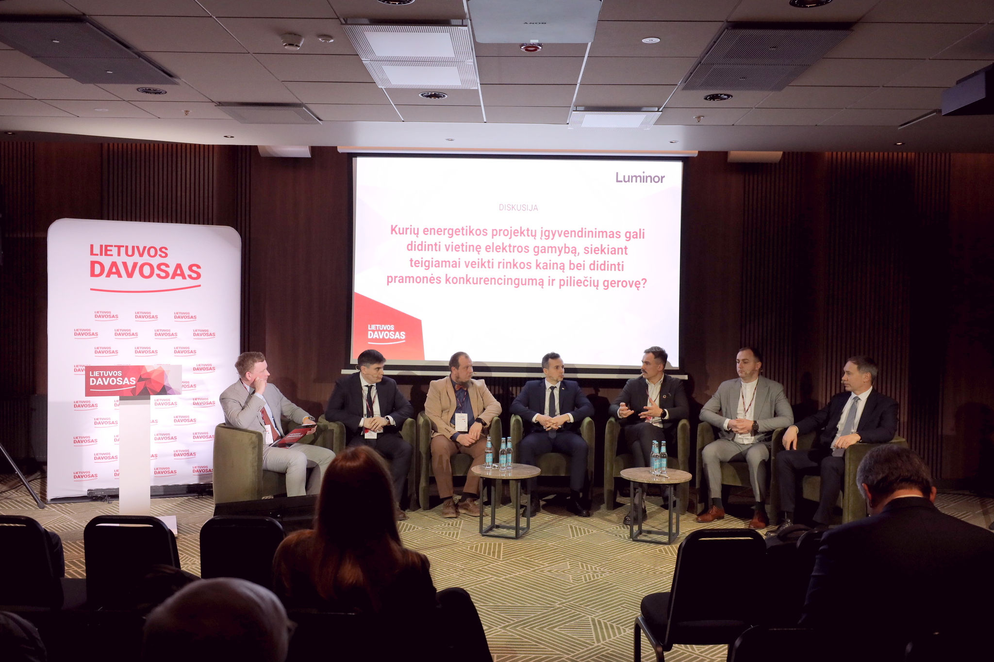 Members of panel discussion on stage of Lietuvos Davosas 2025