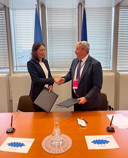 Signing Practical Agreement © IAEA