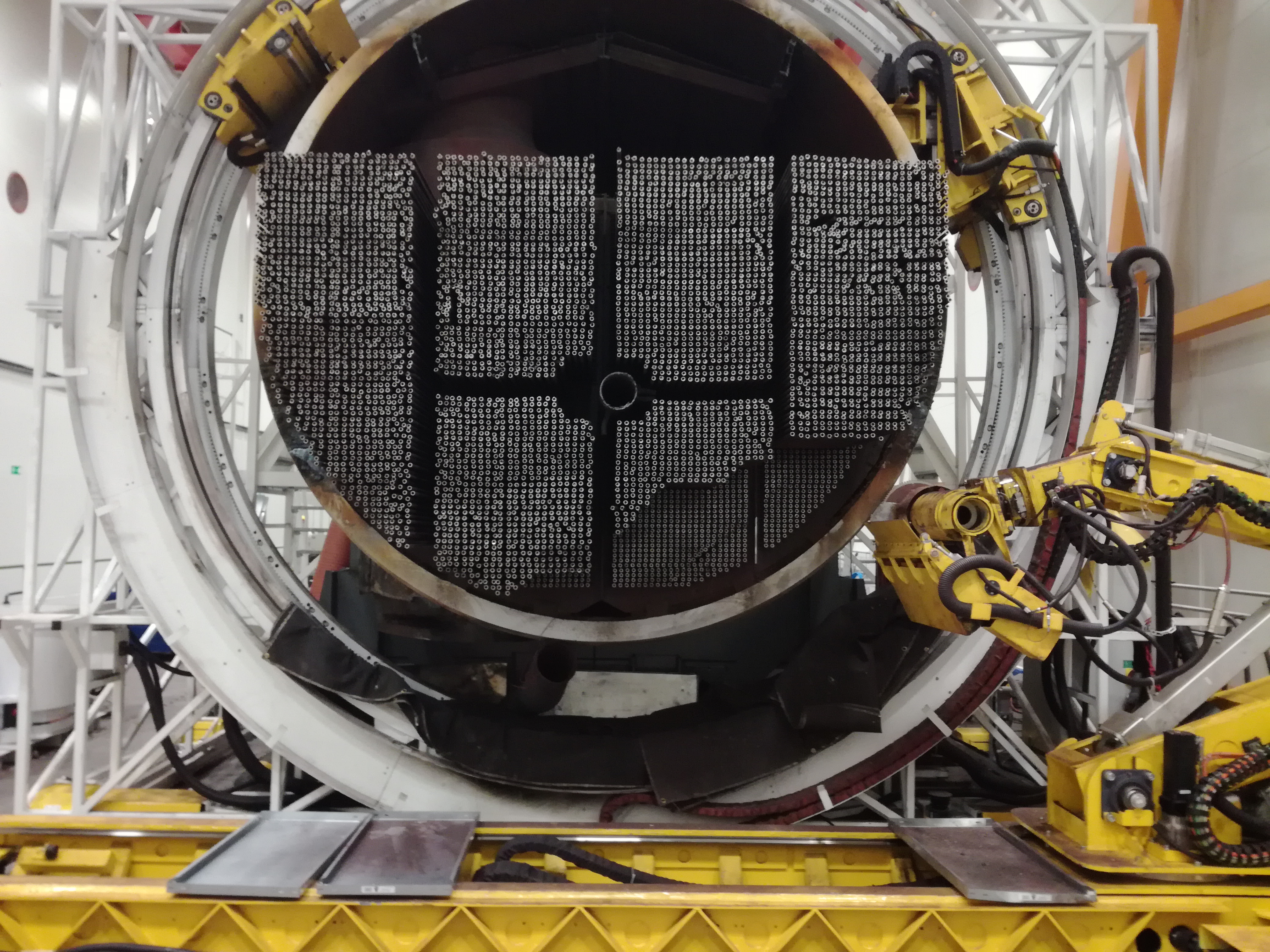 Fragmentation of SG heat exchange tubes by manipulator © JAVYS, a.s.