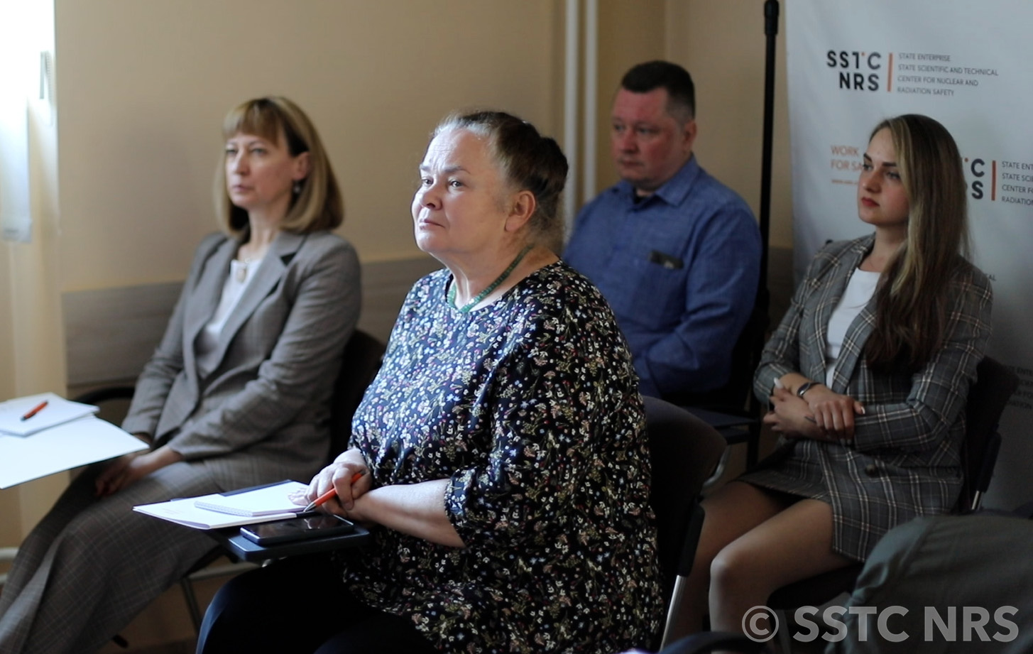 SNRIU experts attend lectures on crisis communication.