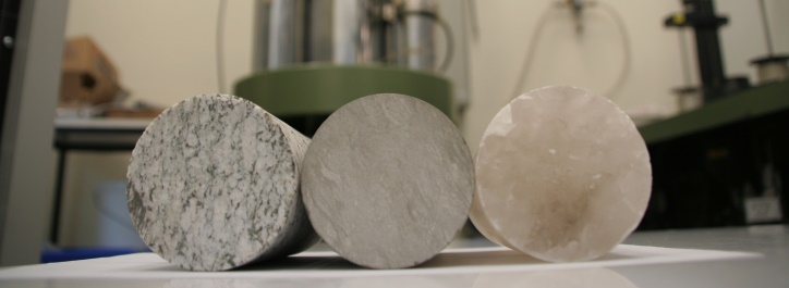 Samples of the potential host rocks crystalline, claystone and salt in GRS's geoscientific laboratory (© GRS)